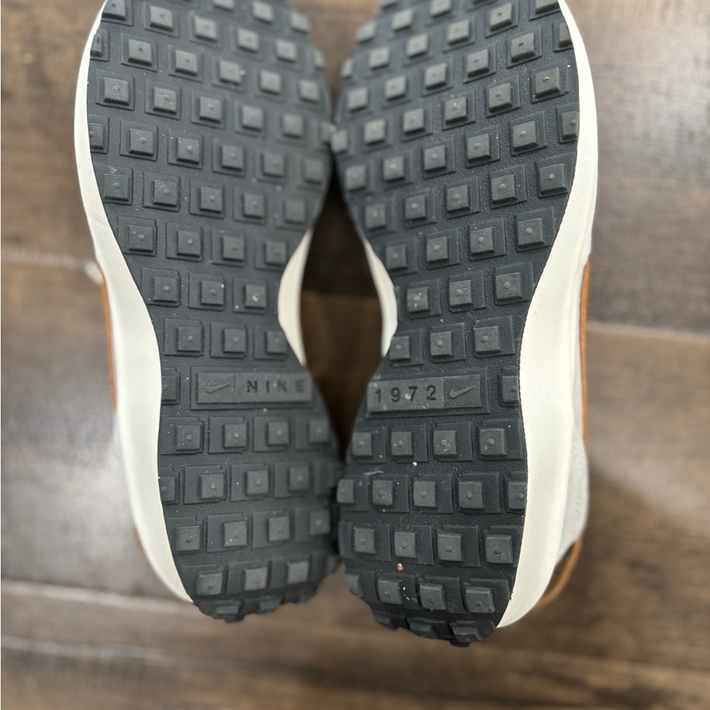 Nike Cream/White and Gold Sneakers - Picture 7 of 9